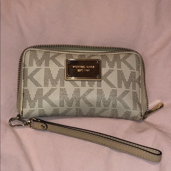 Michael Kors Handbags - Michael Kors Wallet